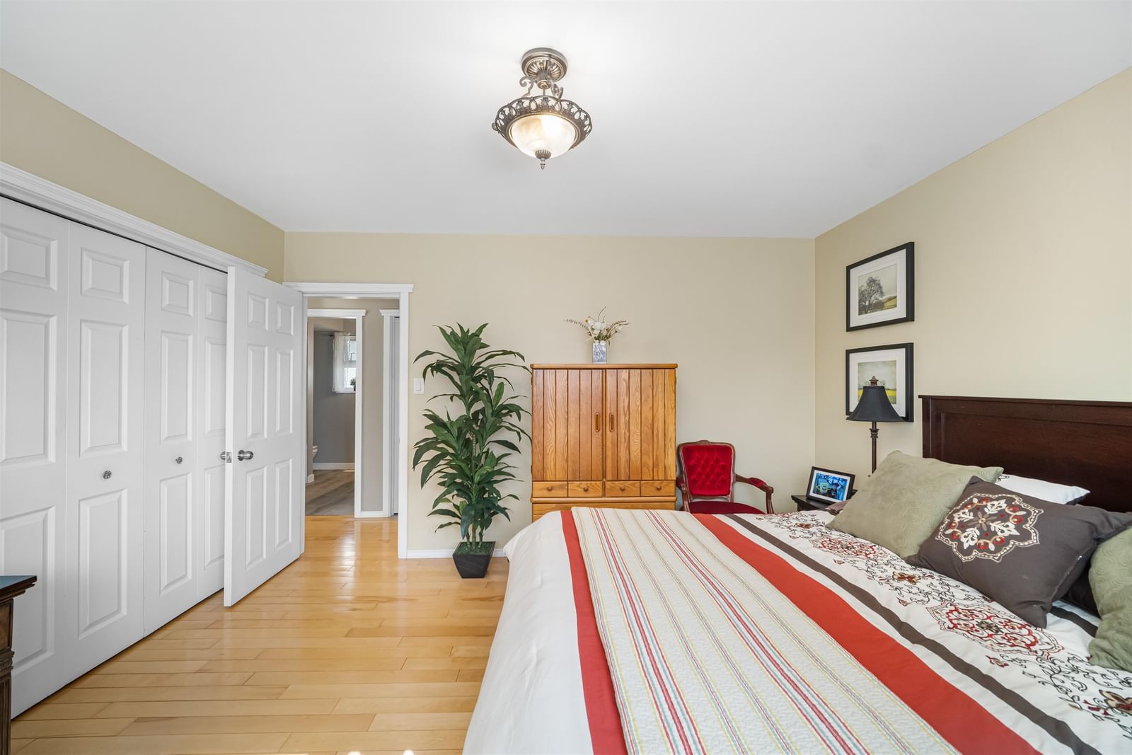 Listing Image 16