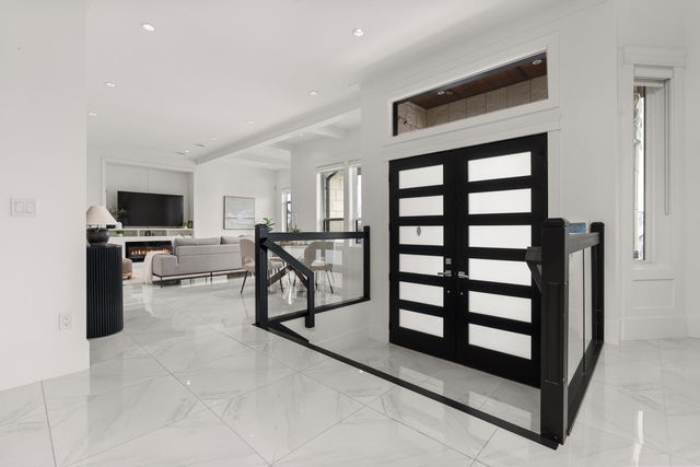 11376 Royal Crescent
