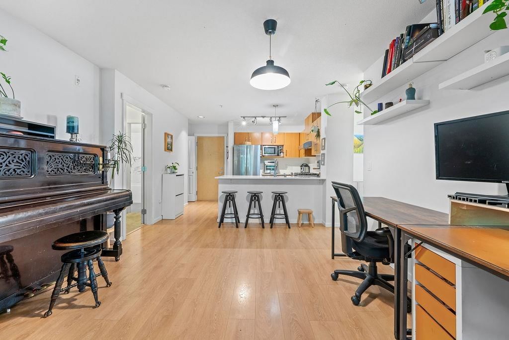 Listing Image 5
