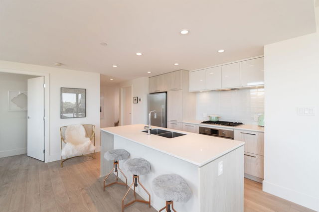 1807 - 680 Seylynn Crescent
