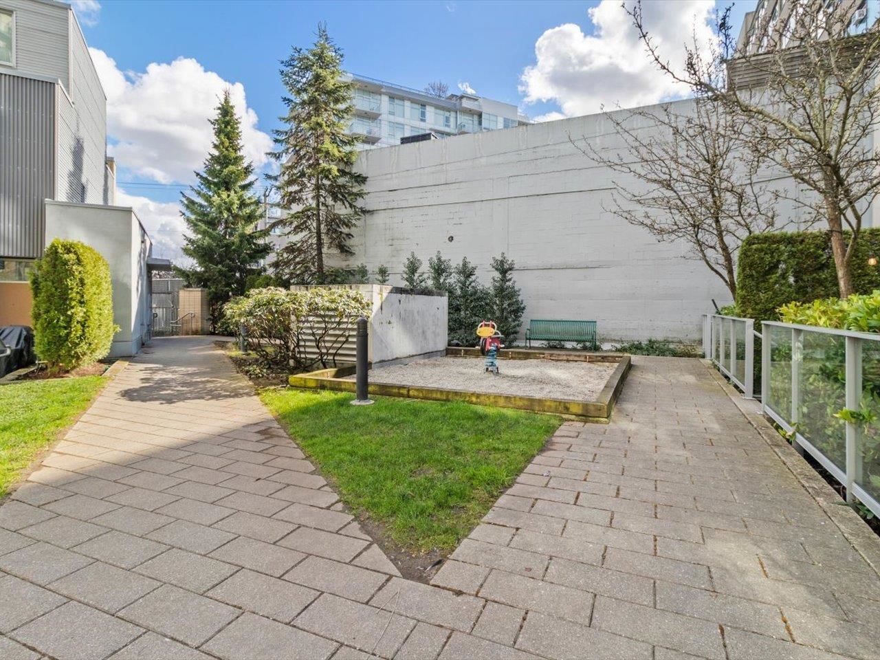 Listing Image 16