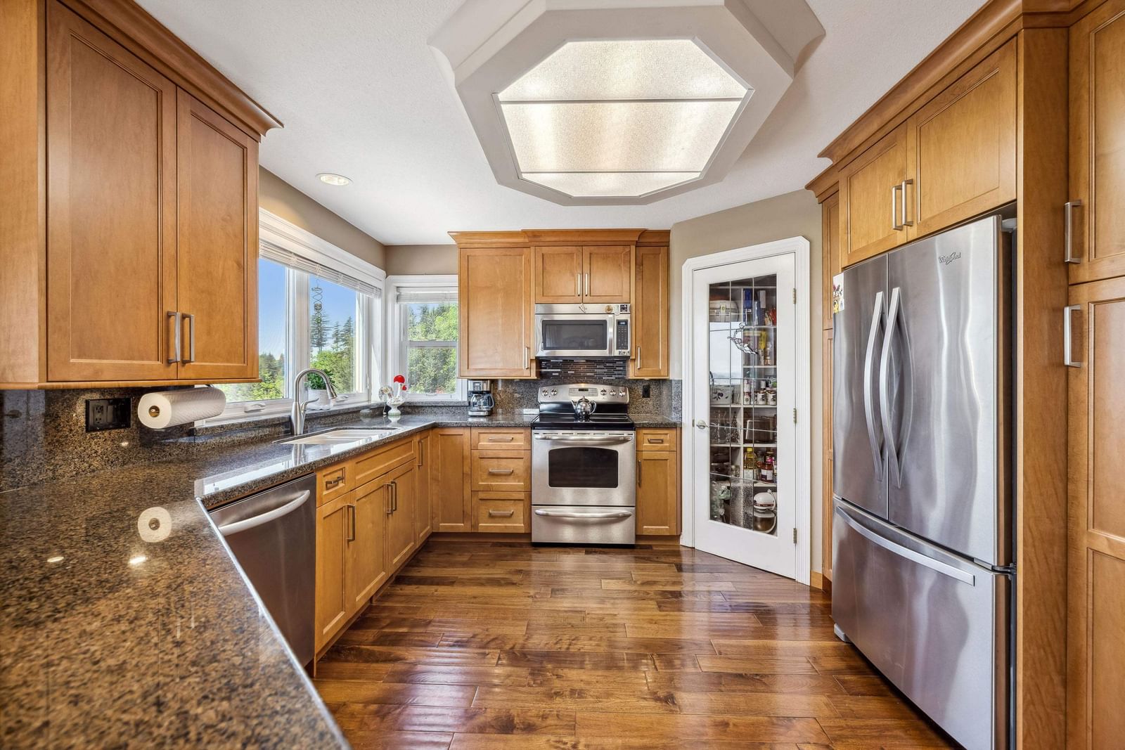 Listing Image 11