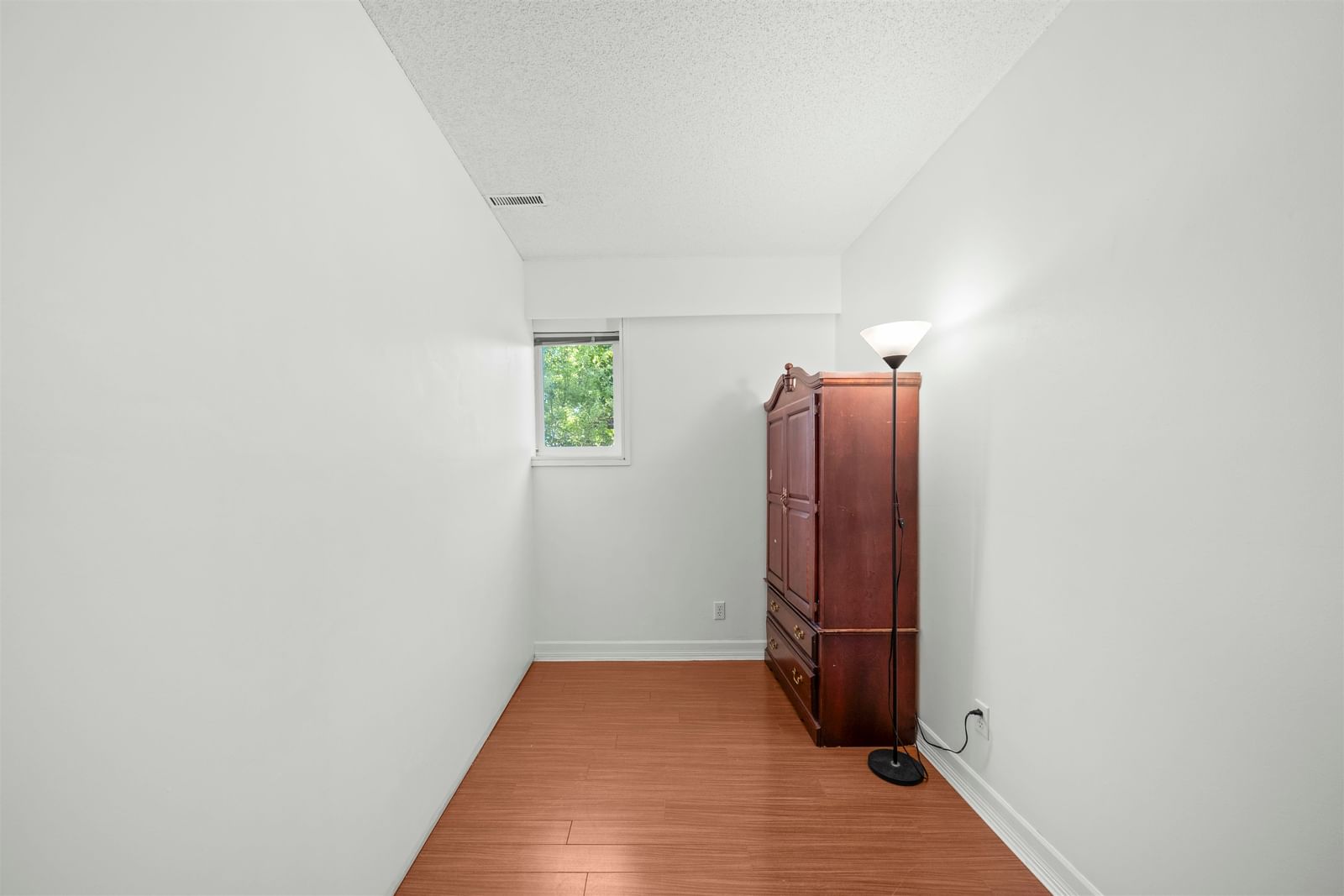 Listing Image 24