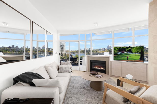 701 - 628 Kinghorne Mews