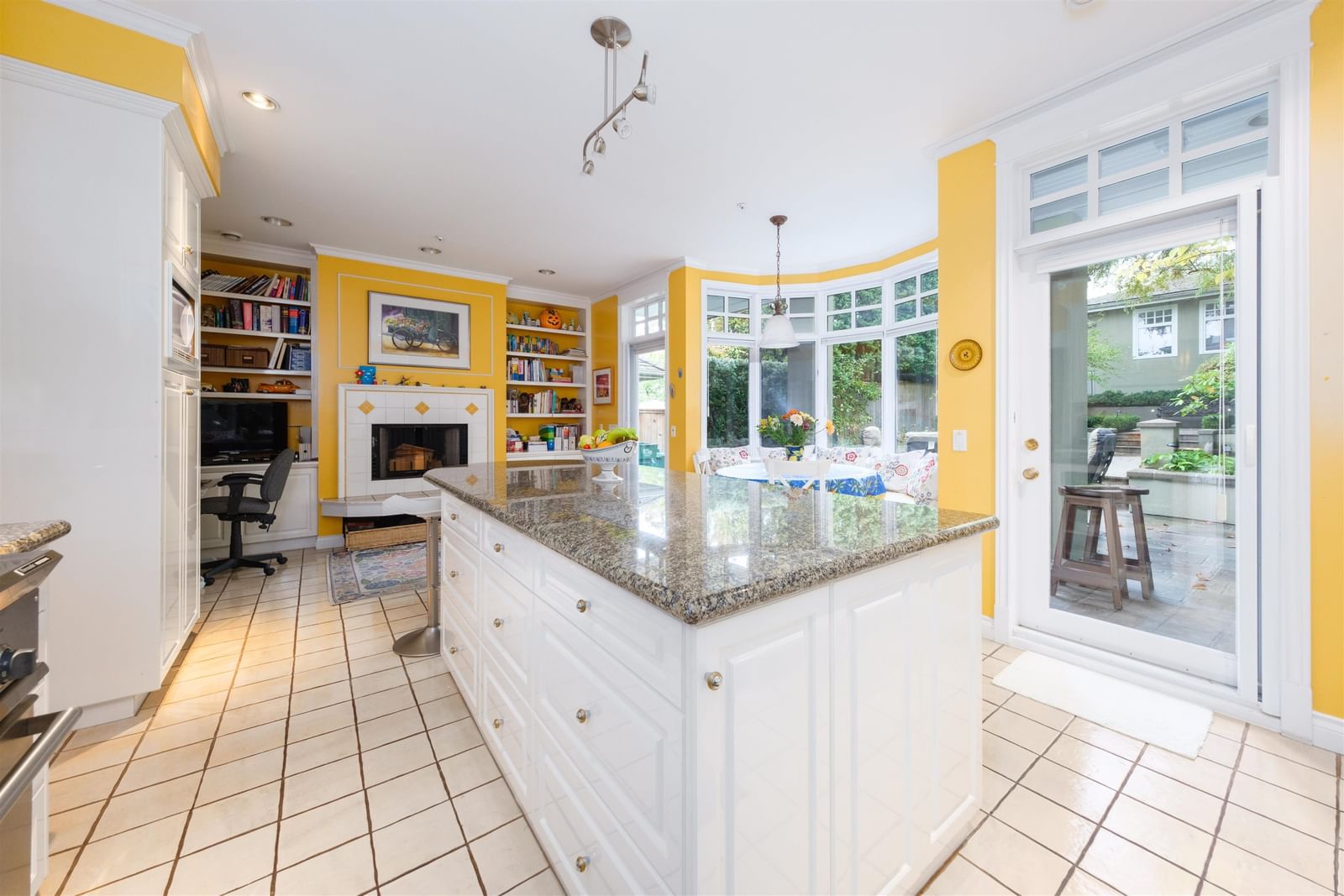 Listing Image 12