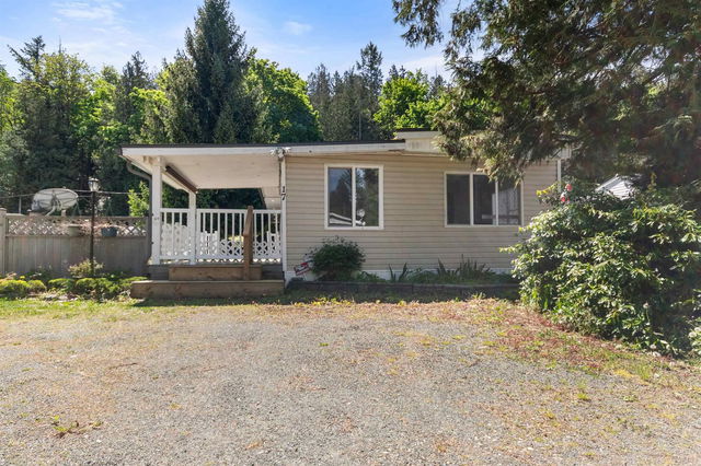 17 - 3942 Columbia Valley Road