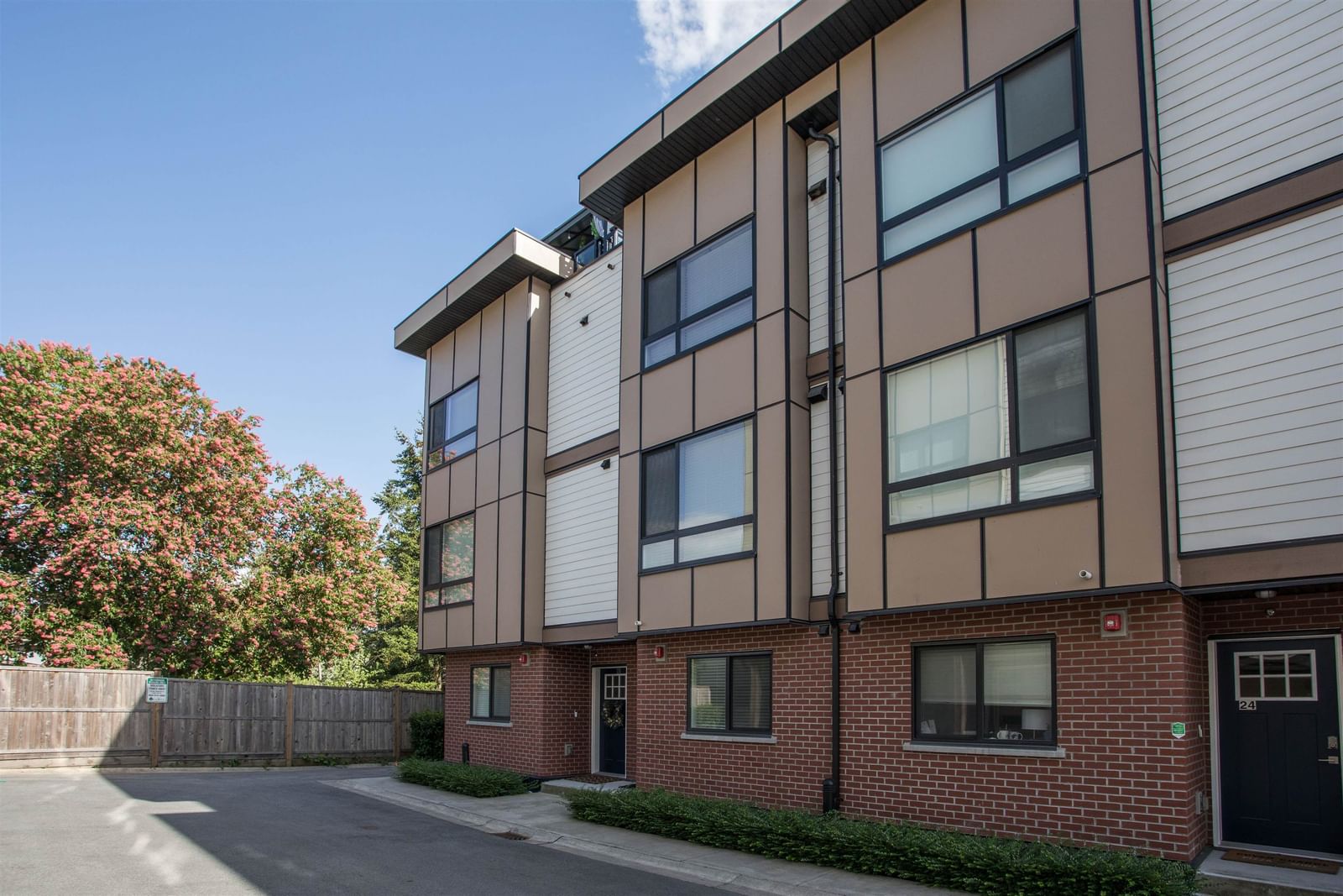 Listing Image 18