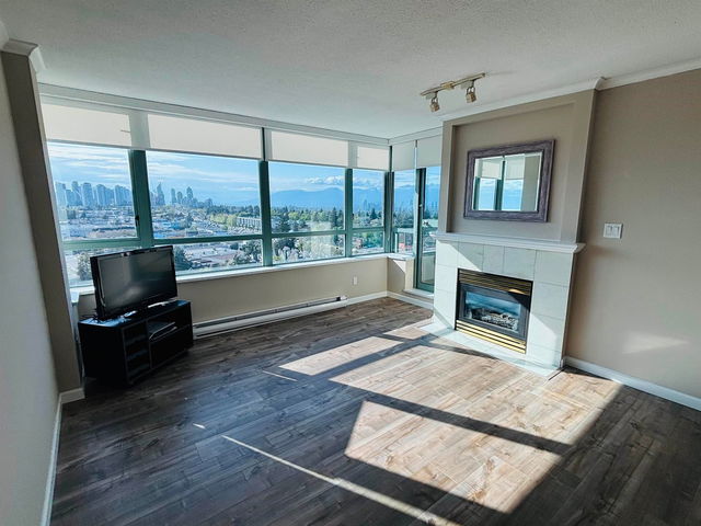 1402 - 6622 Southoaks Crescent