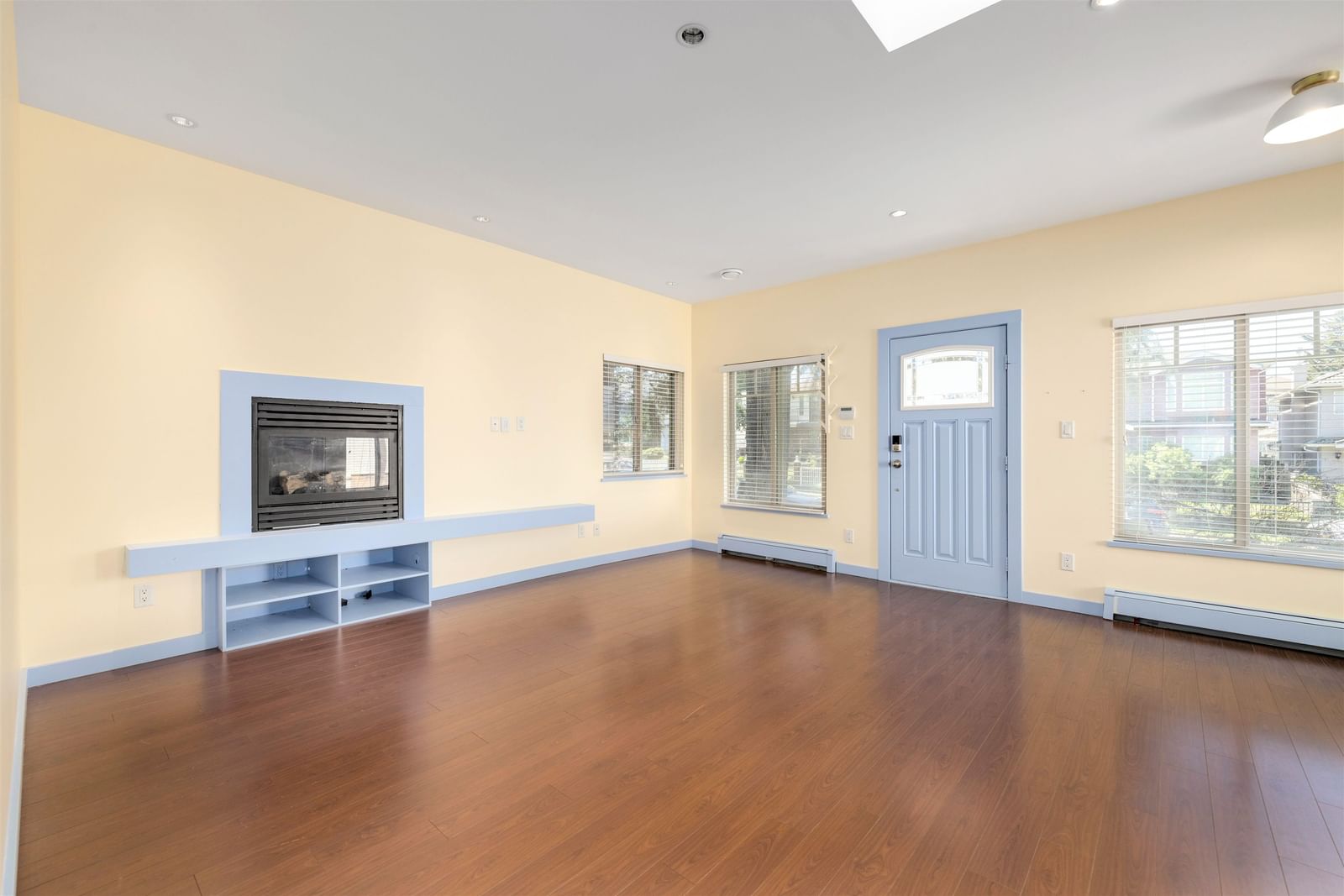 Listing Image 11