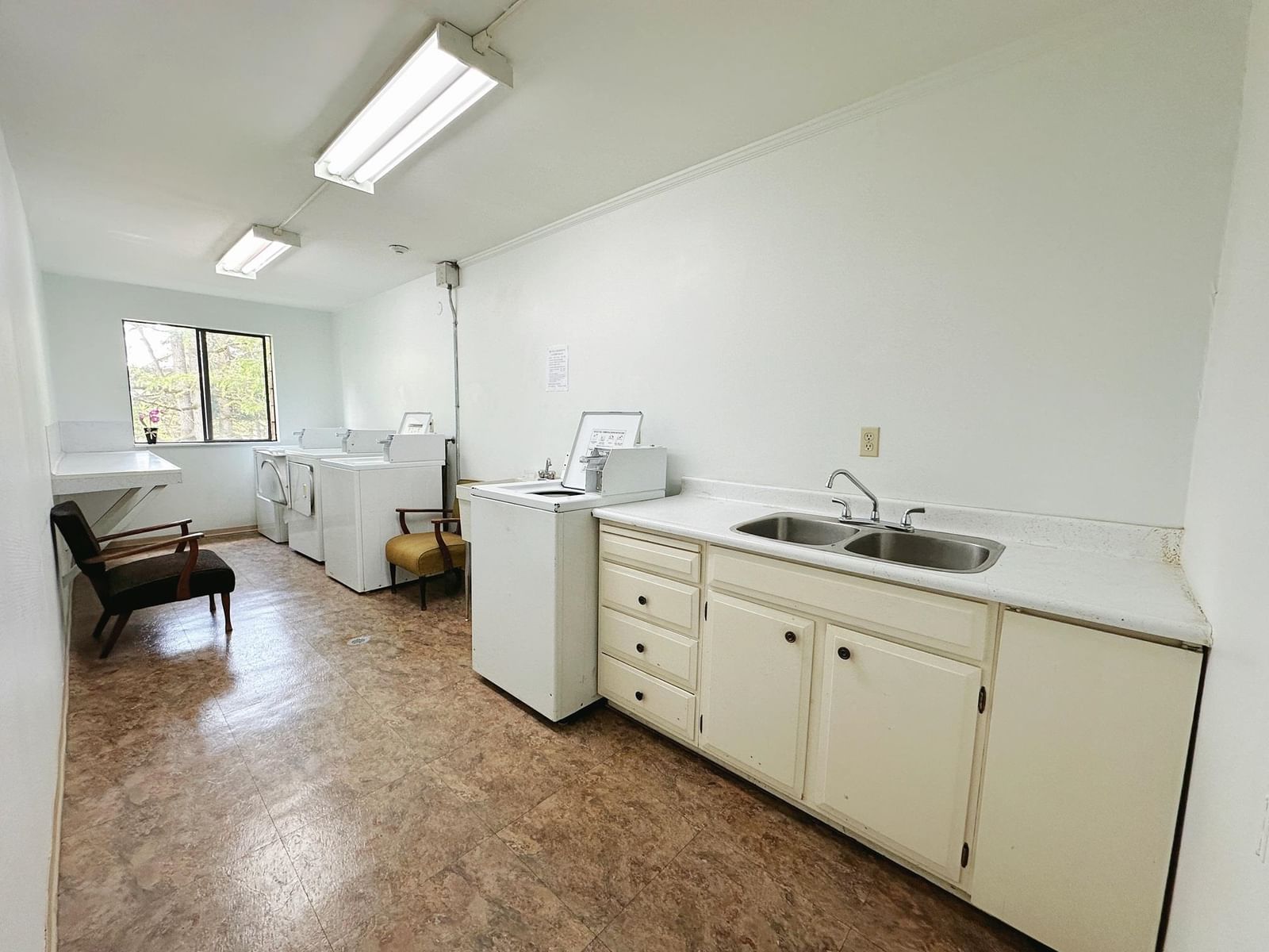 Listing Image 17