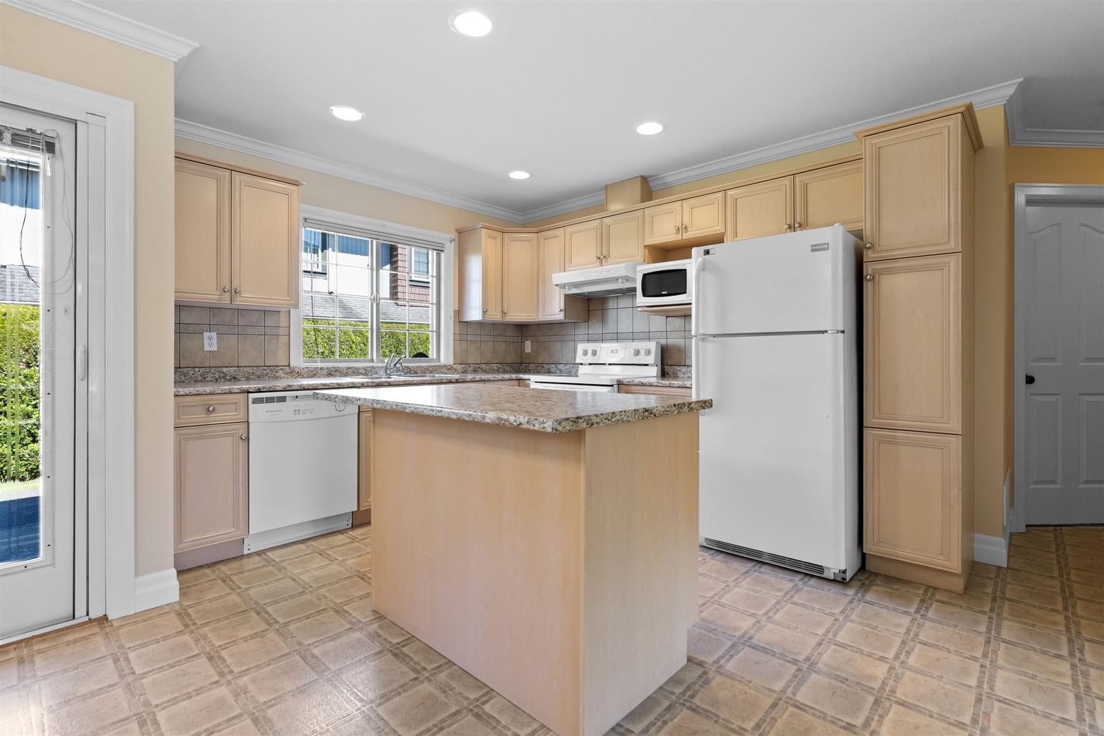 Listing Image 14
