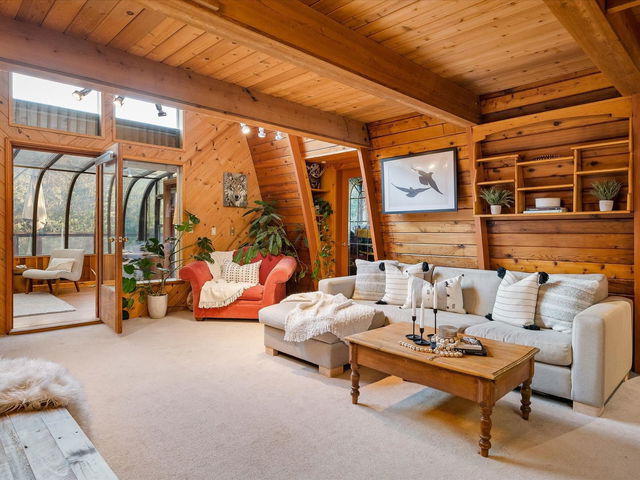 9480 Emerald Drive