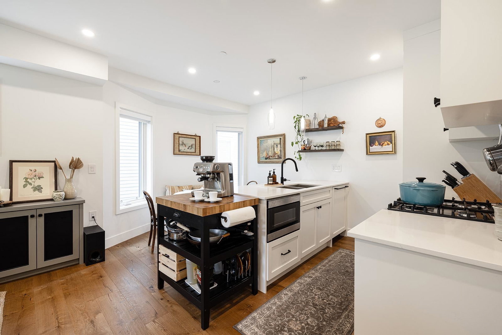 Listing Image 11