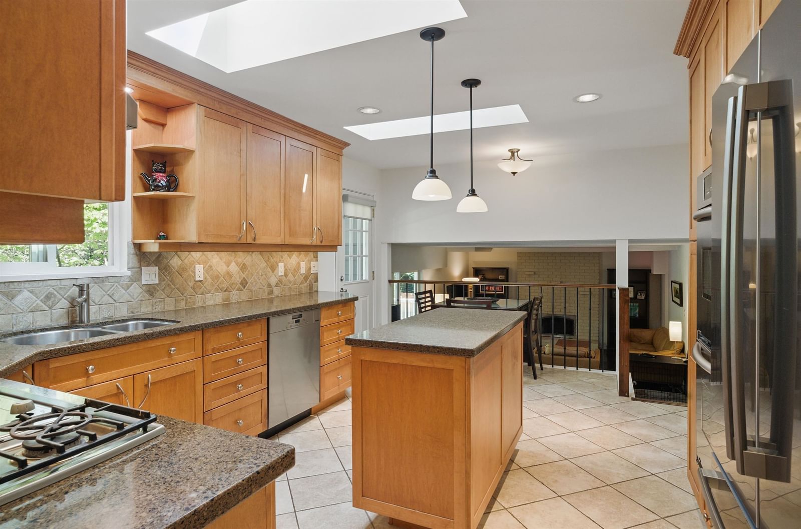 Listing Image 11
