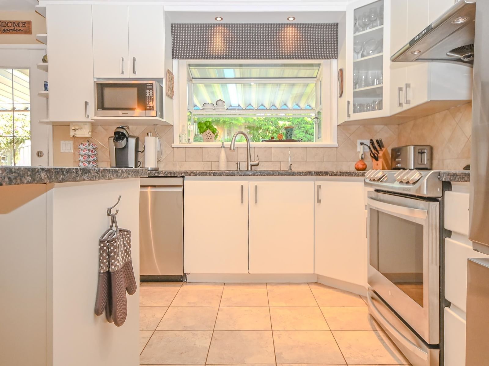 Listing Image 11