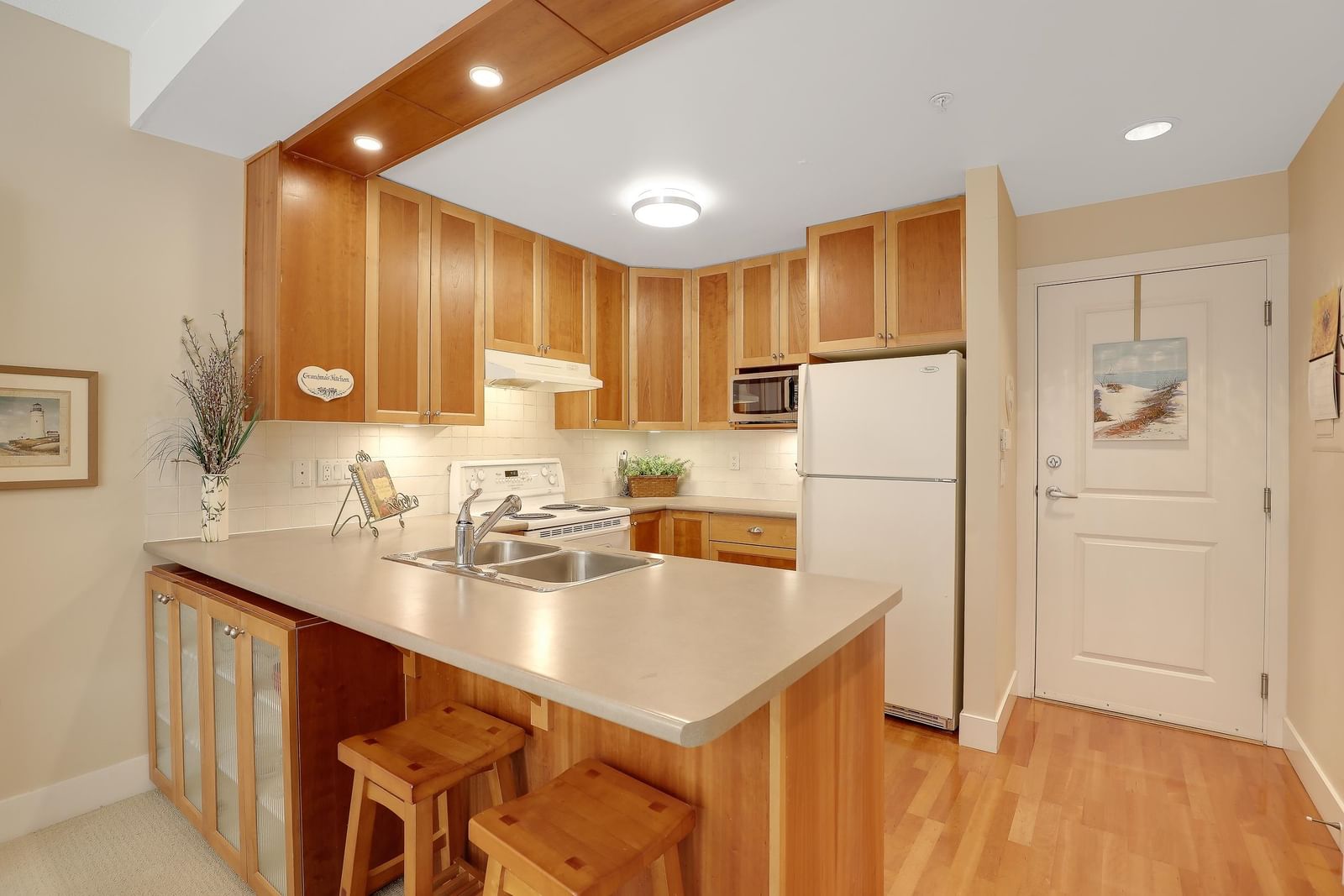 Listing Image 6