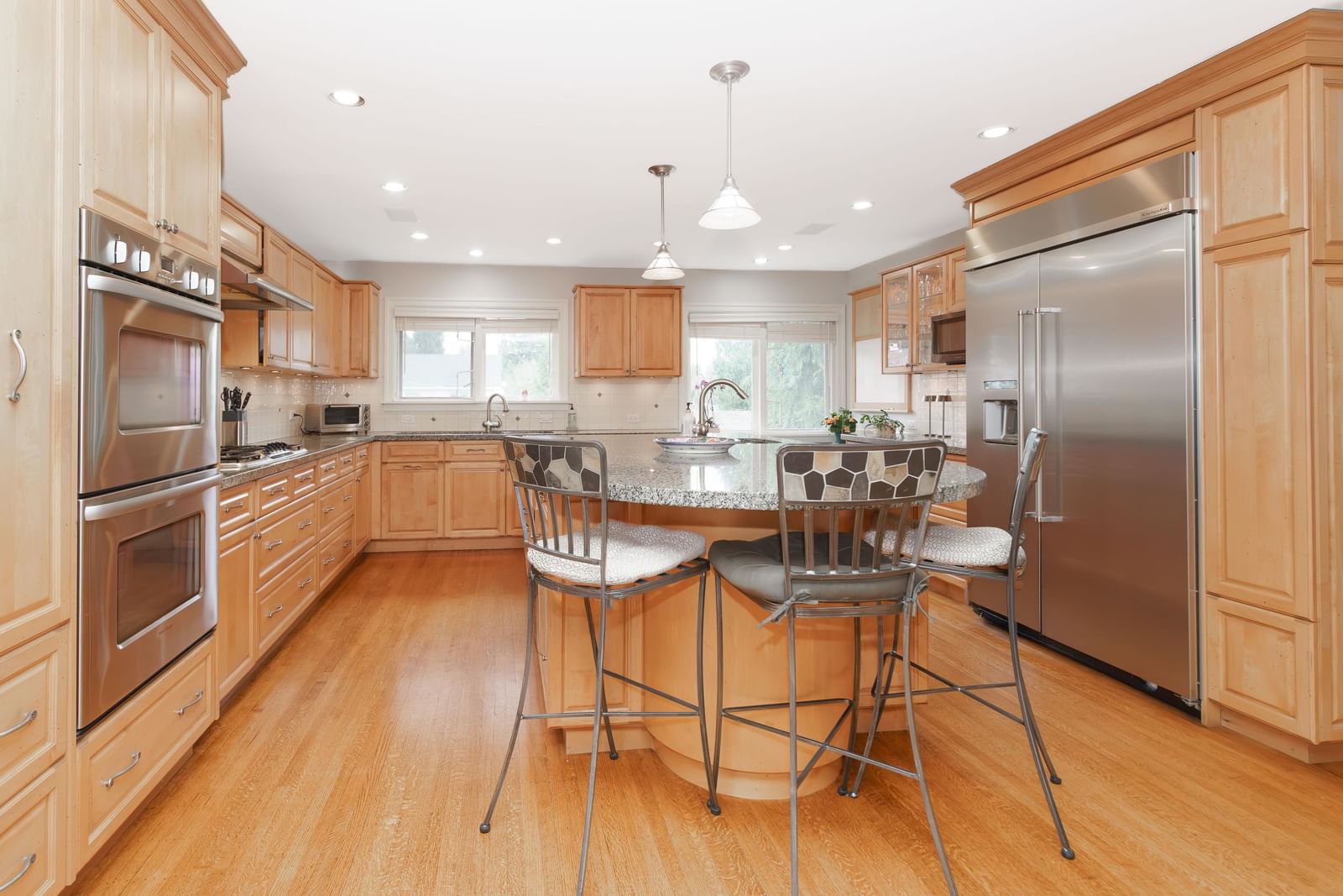 Listing Image 3