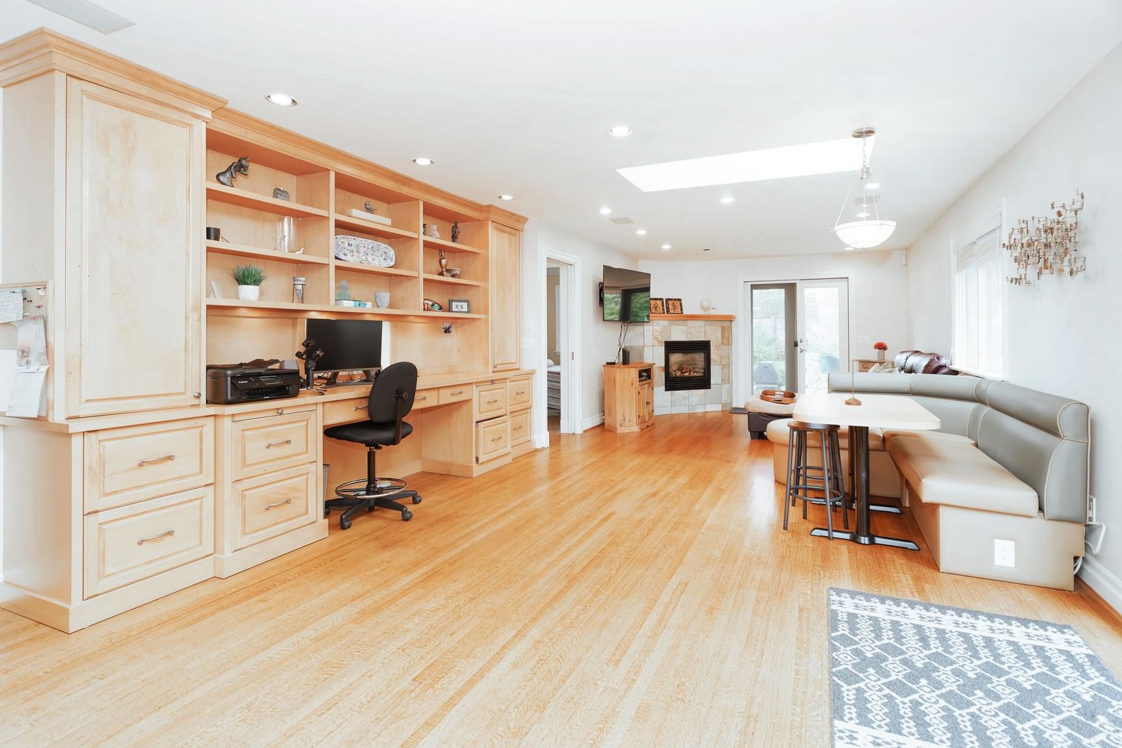 Listing Image 5