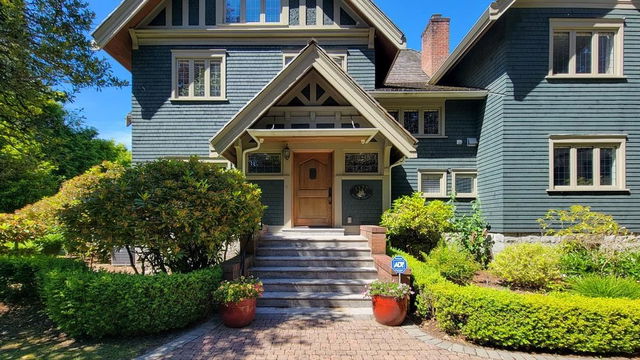 1527 Angus Drive