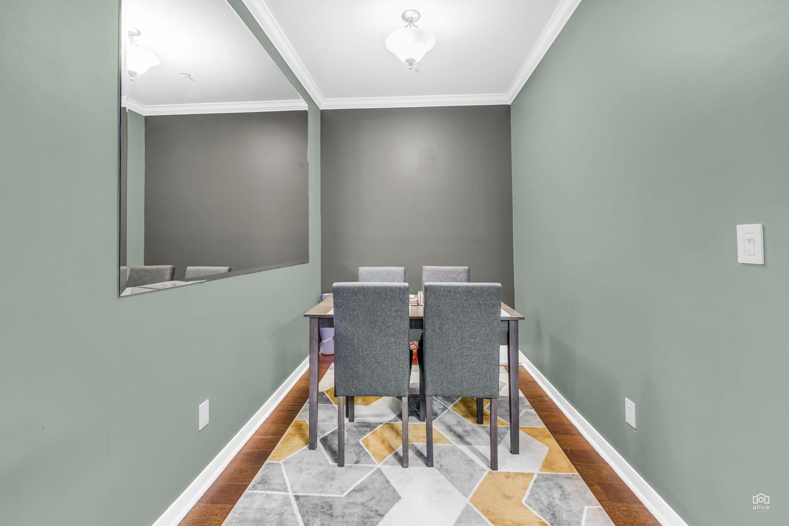 Listing Image 6