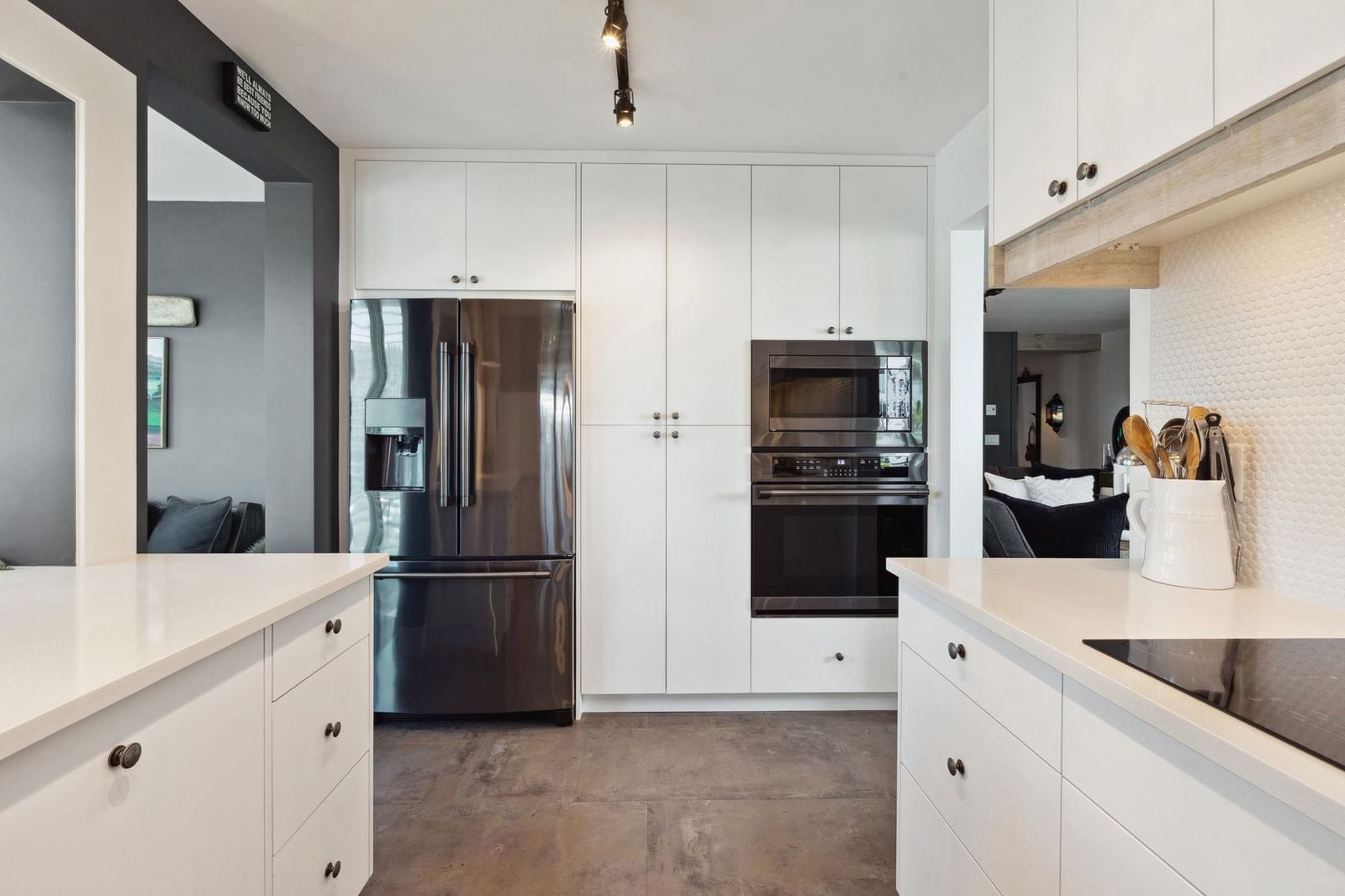 Listing Image 11