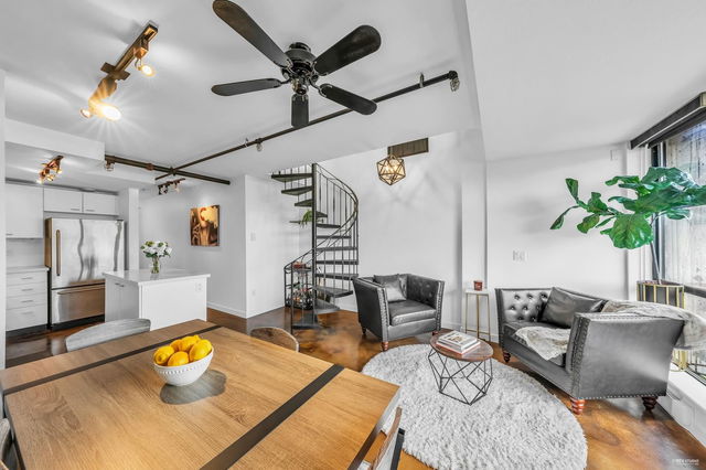 PH 704 - 428 8th Avenue