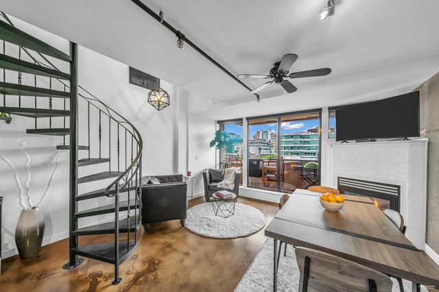 PH 704 - 428 8th Avenue