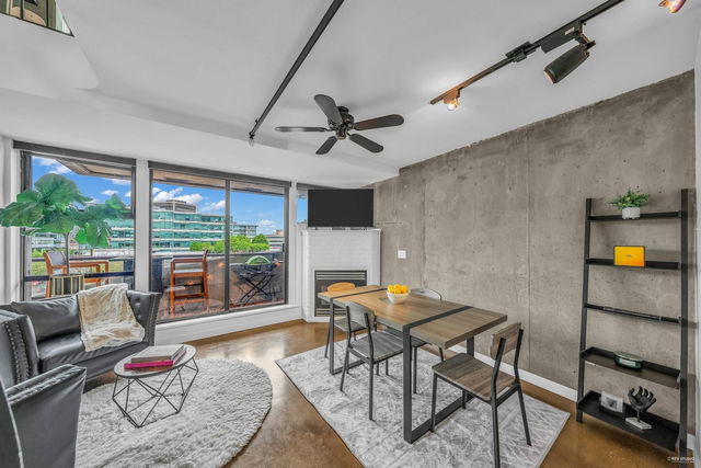 PH 704 - 428 8th Avenue