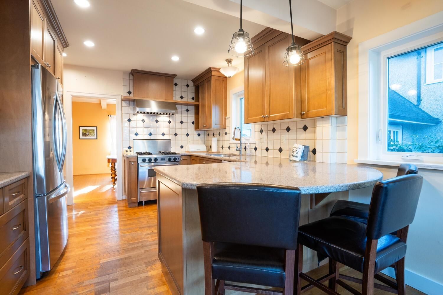 Listing Image 12