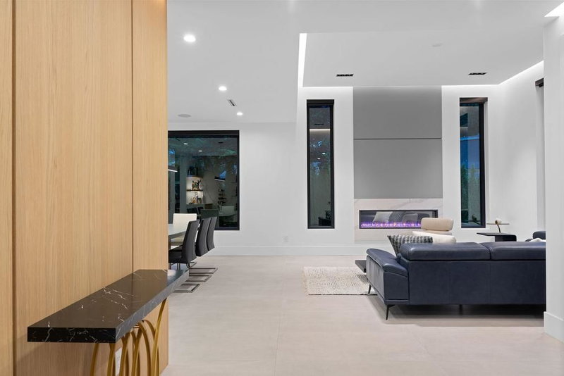 1200 Bedford Court, North Vancouver, V7R 1L2 | Image 3