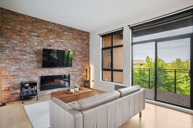302 - 220 Salter Street