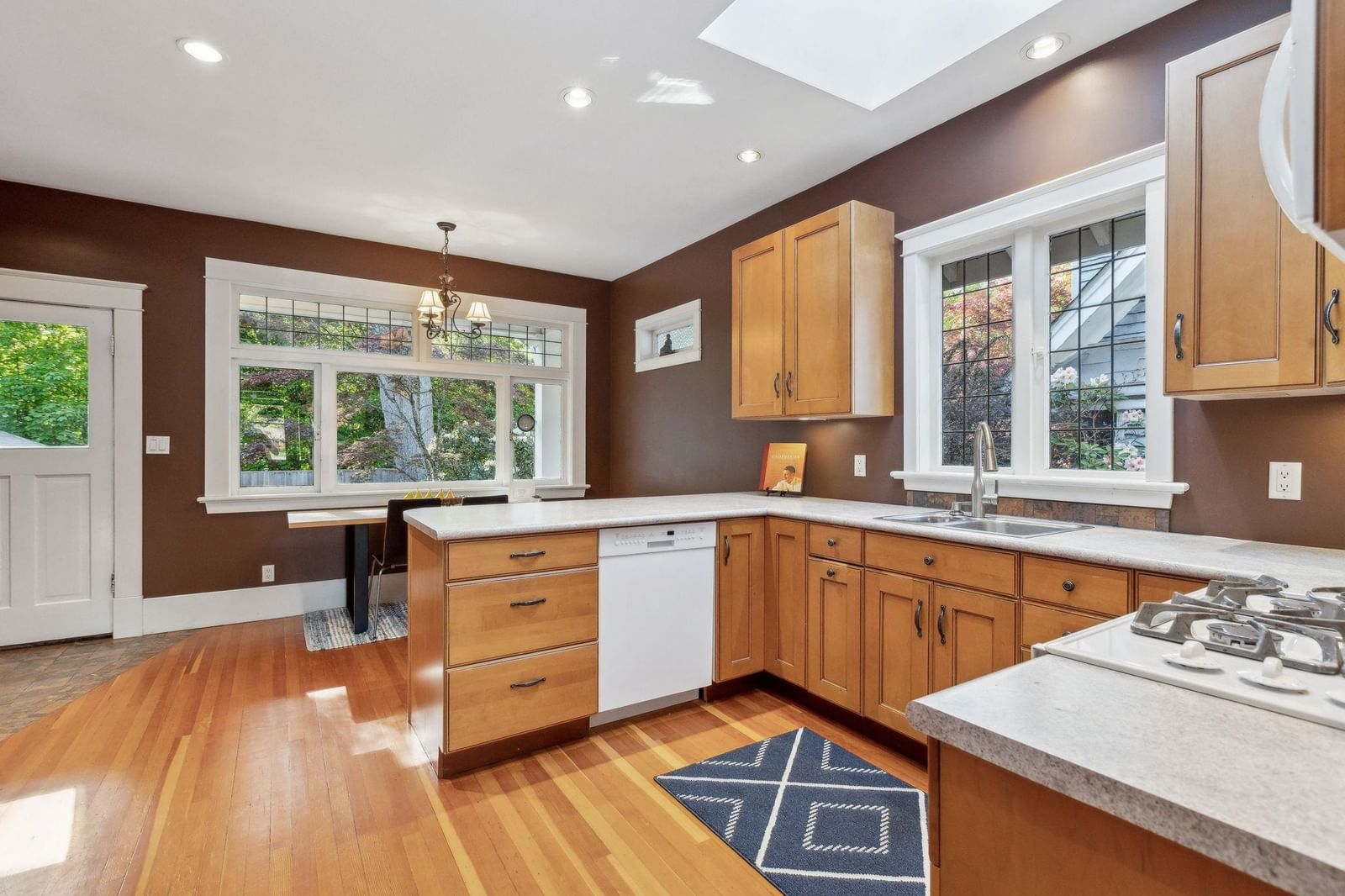 Listing Image 19