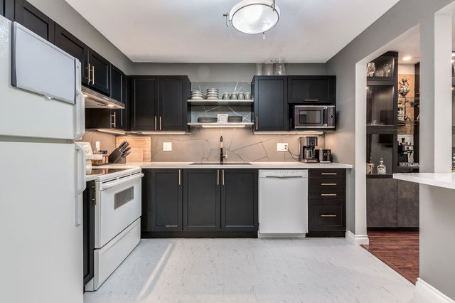 212 - 22233 River Road