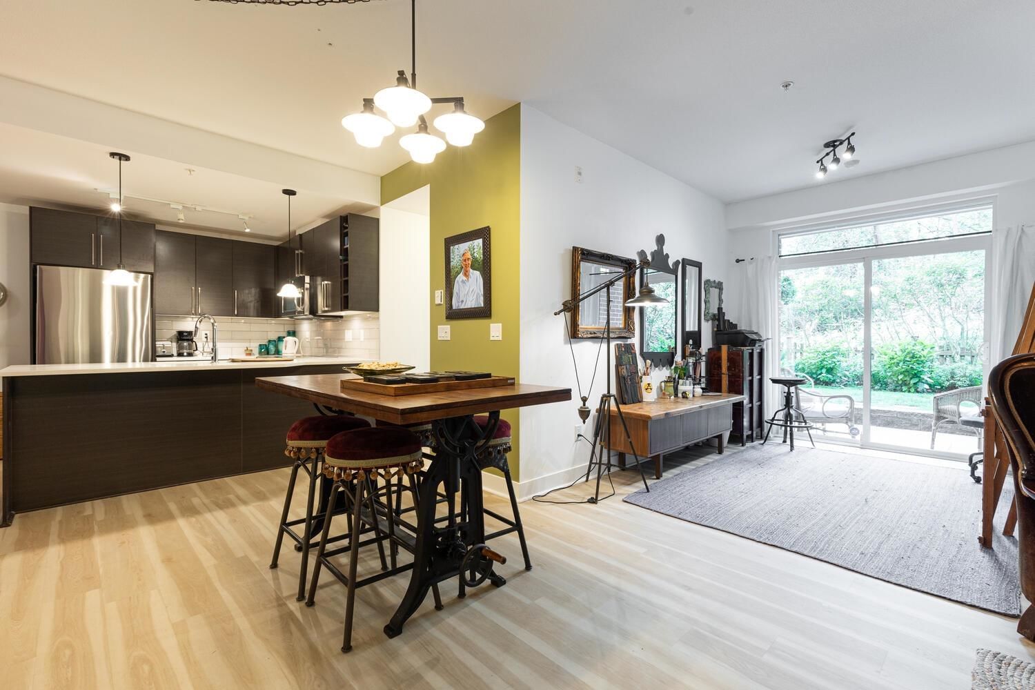 Listing Image 10