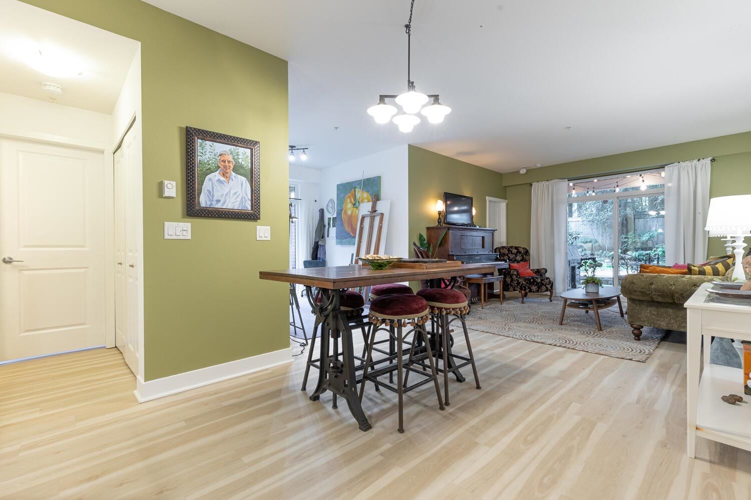 Listing Image 11