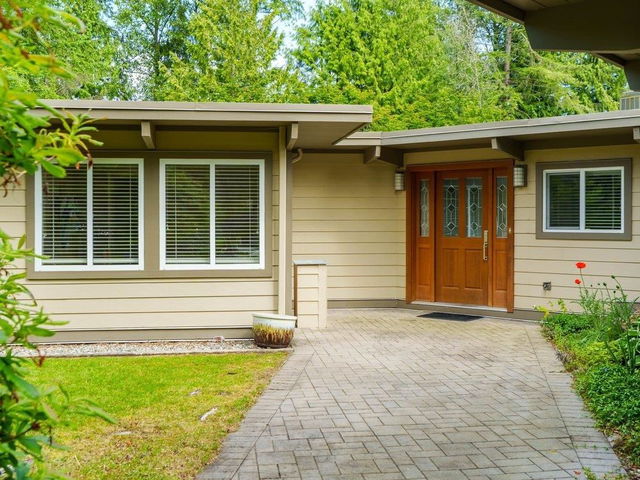 378 St. James Crescent