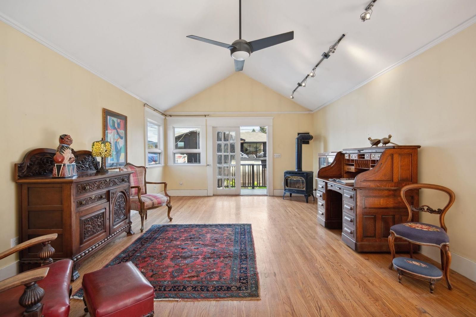 Listing Image 12