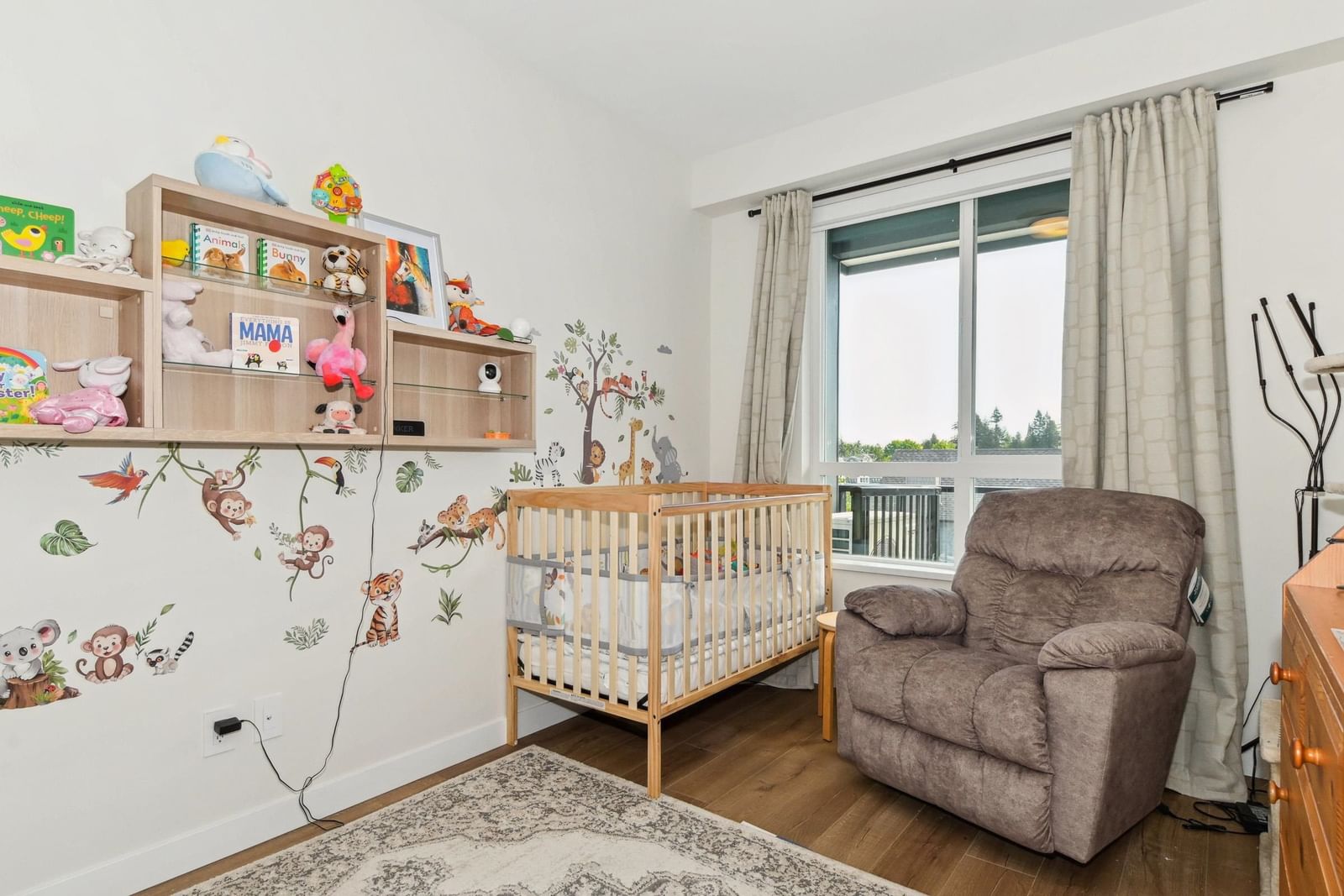 Listing Image 10