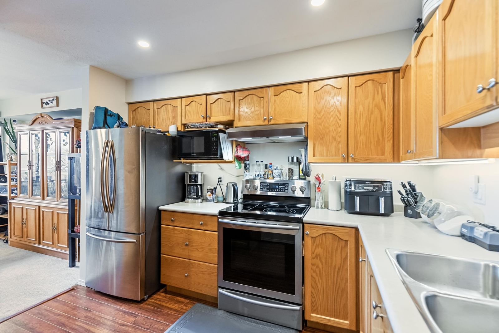 Listing Image 10