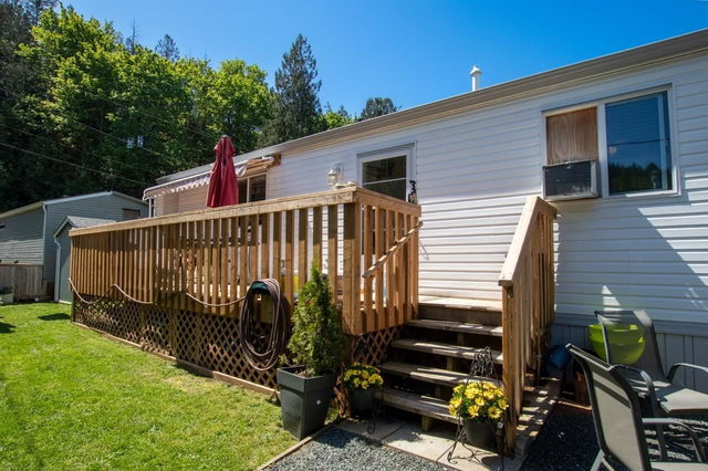 18 - 3942 Columbia Valley Road