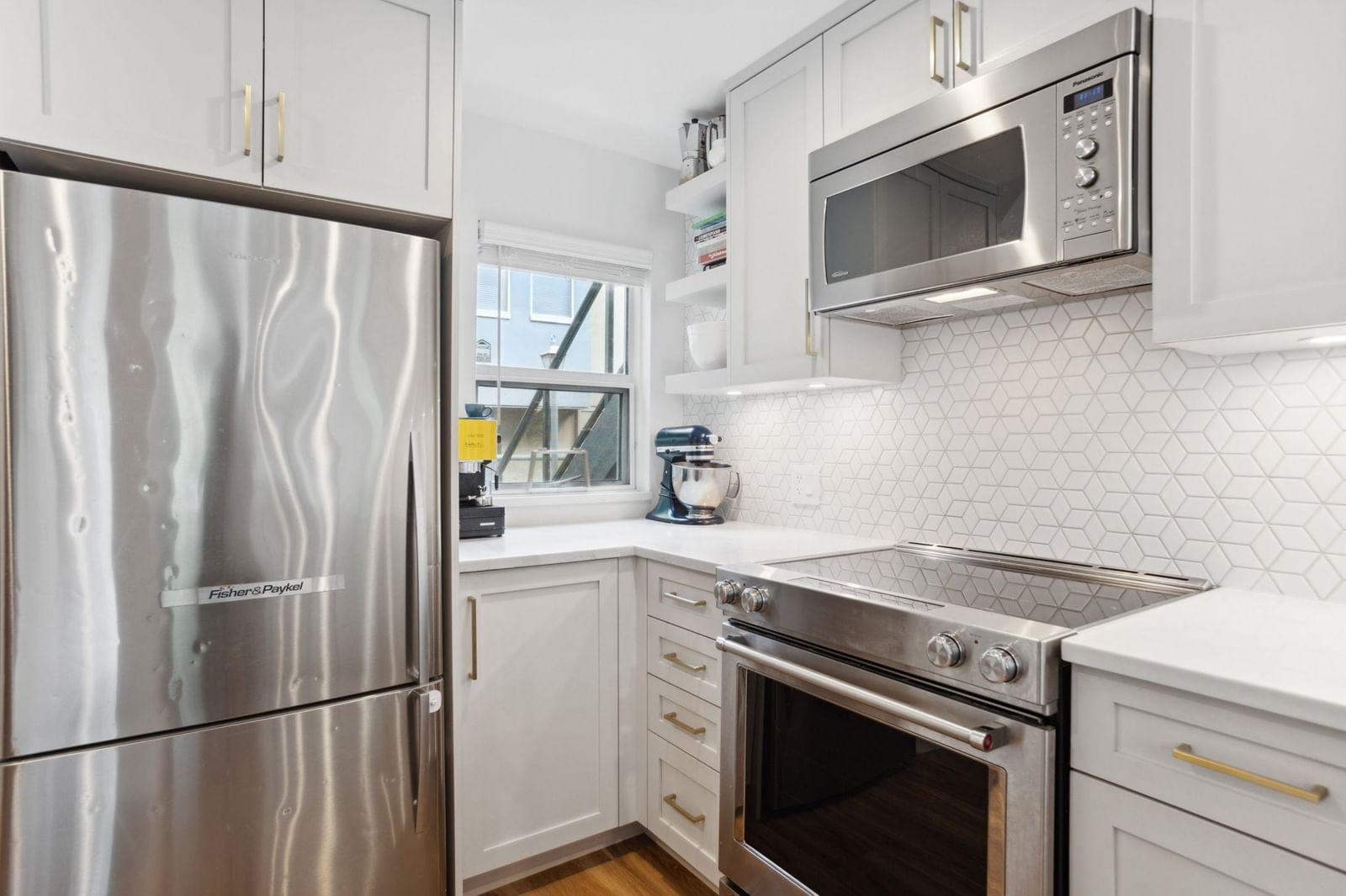 Listing Image 11