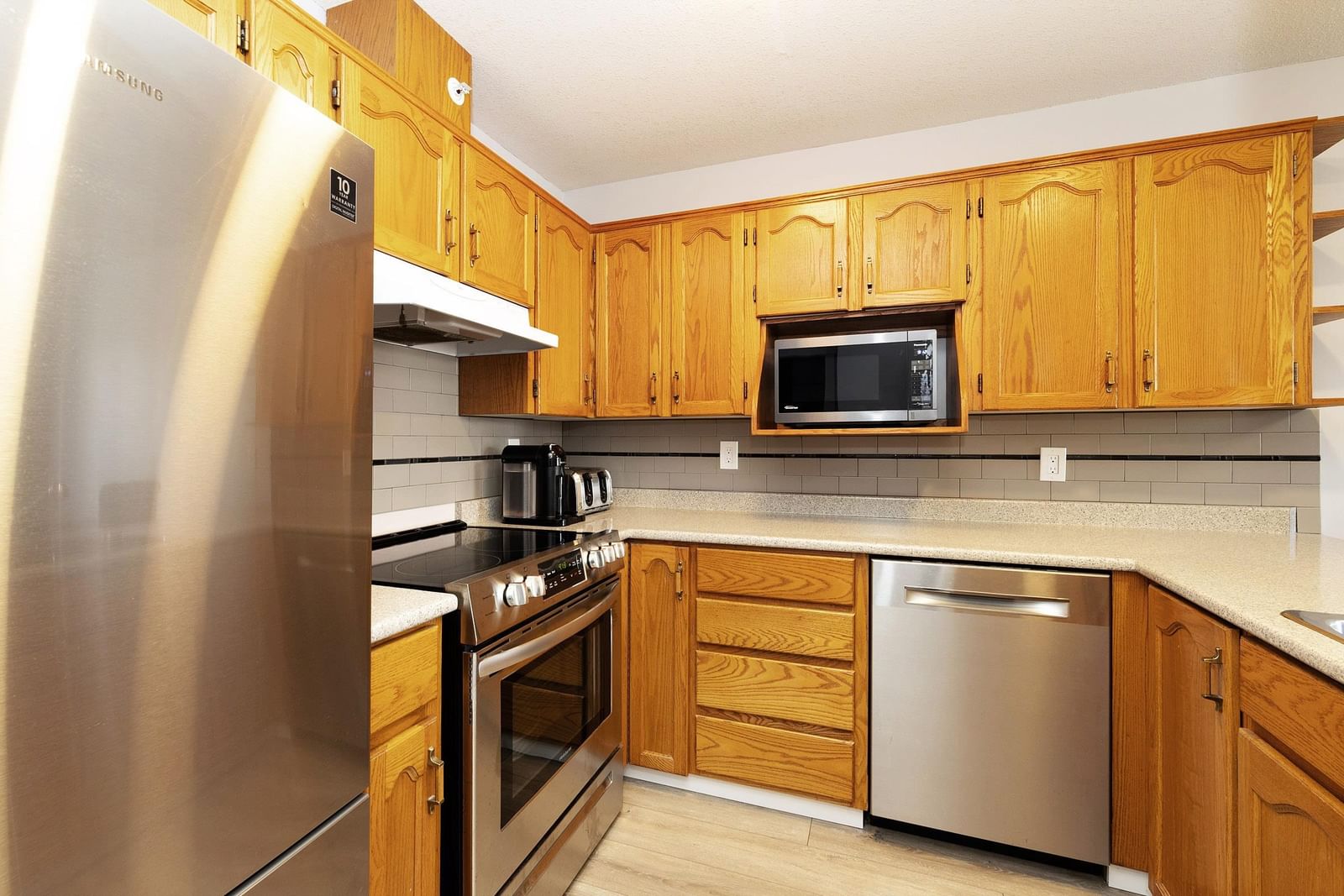 Listing Image 10
