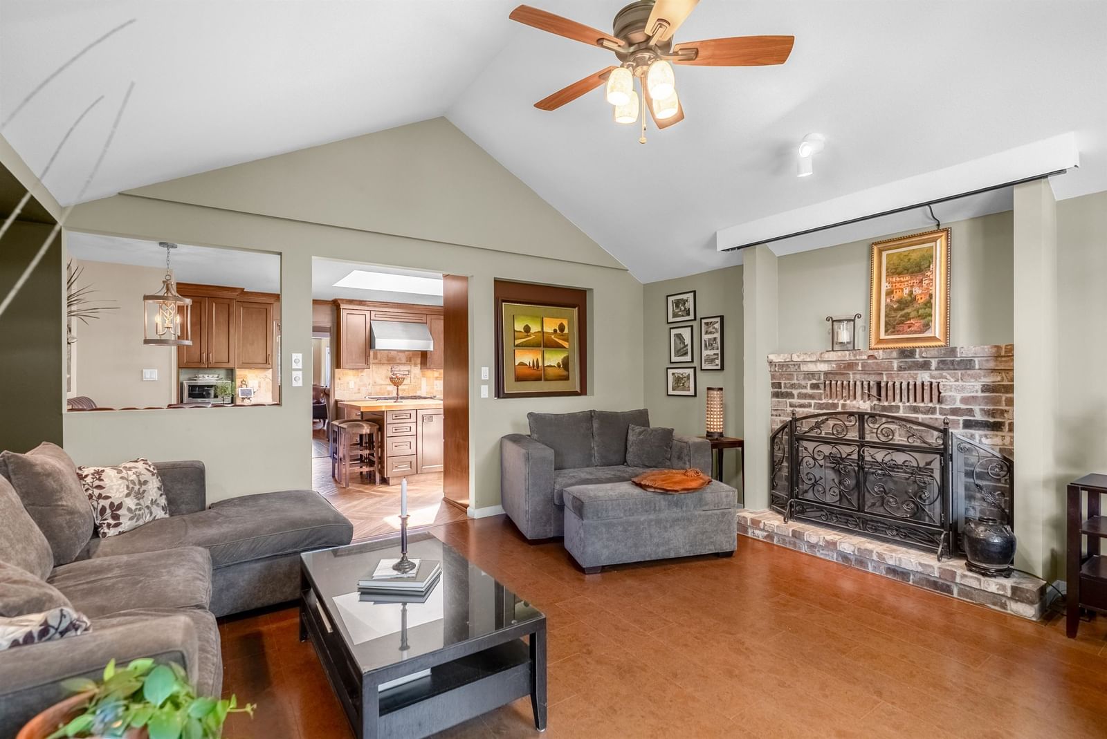 Listing Image 10