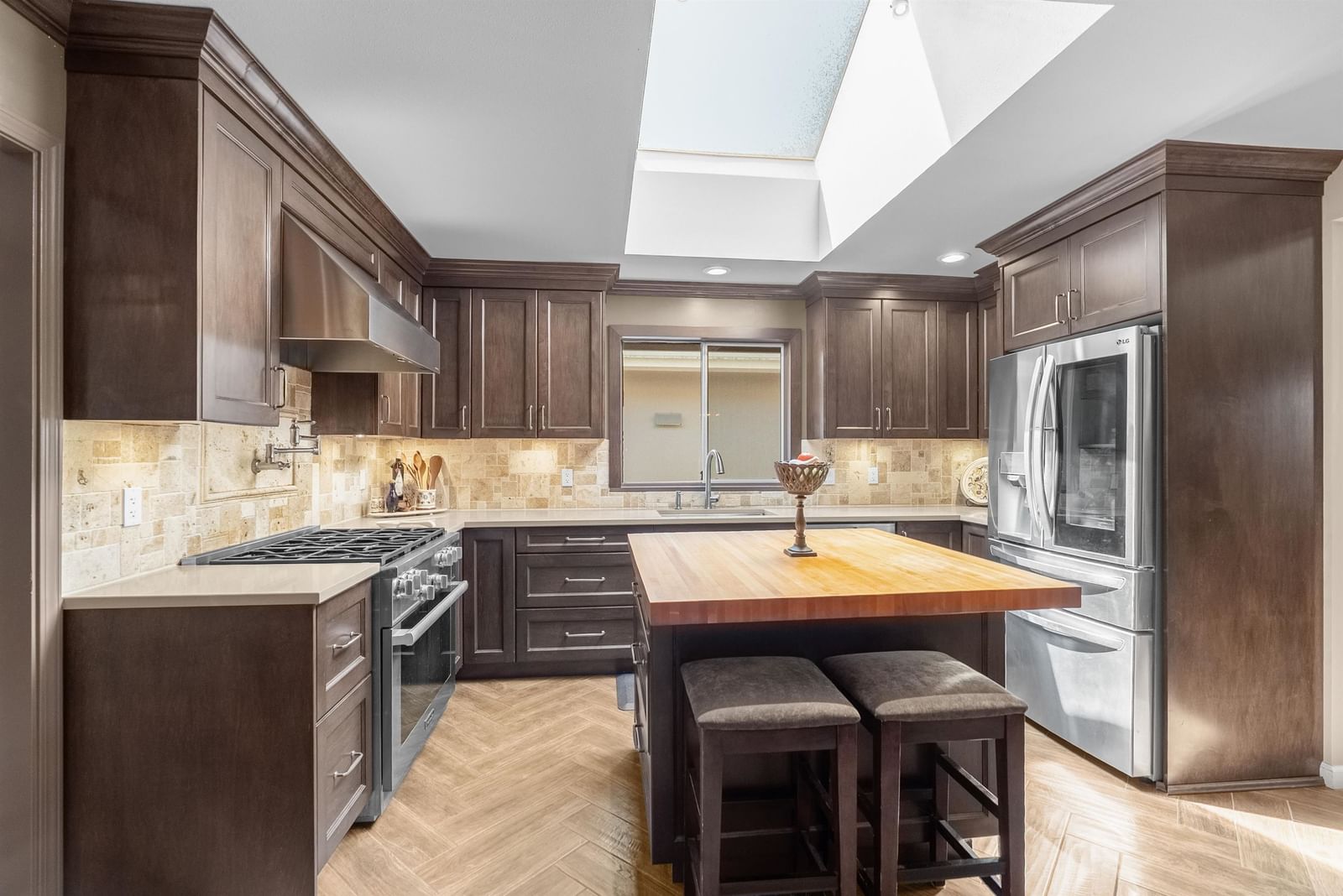 Listing Image 12