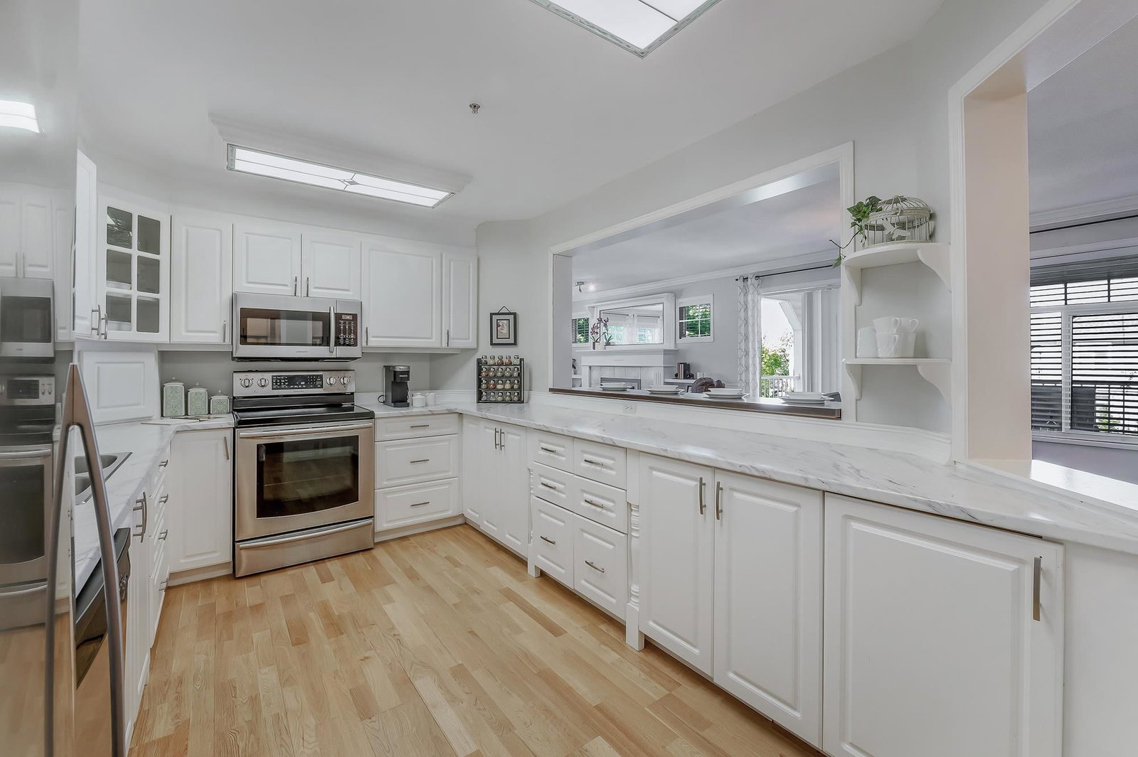 Listing Image 8