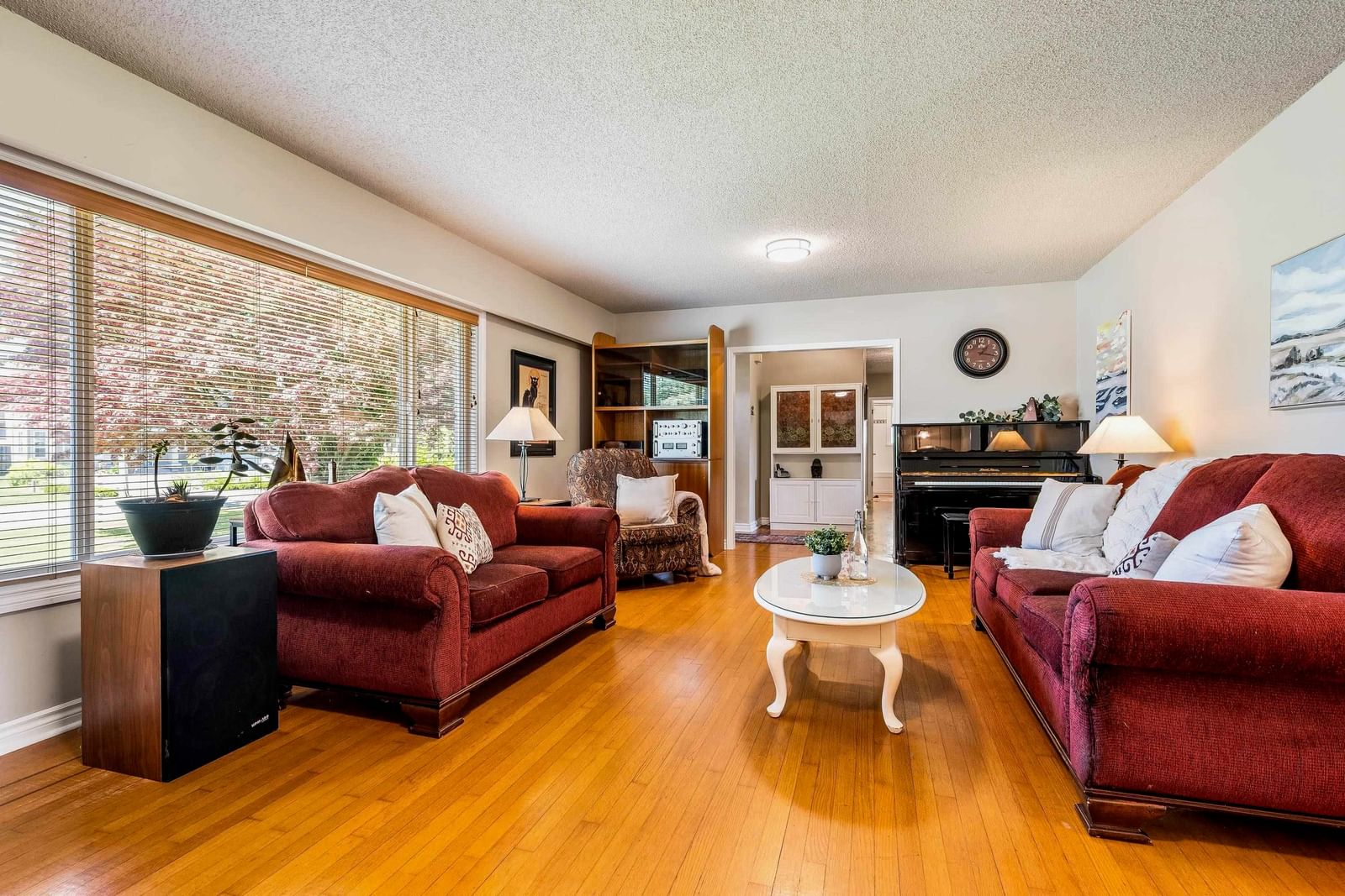 Listing Image 11