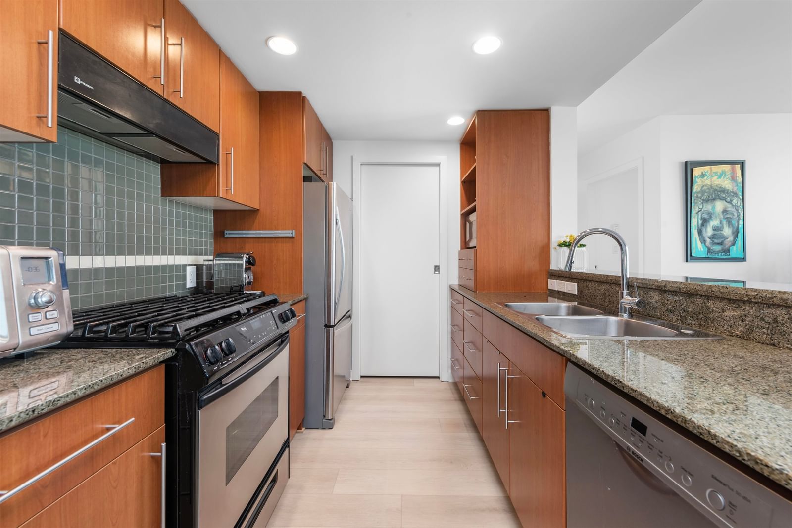 Listing Image 12