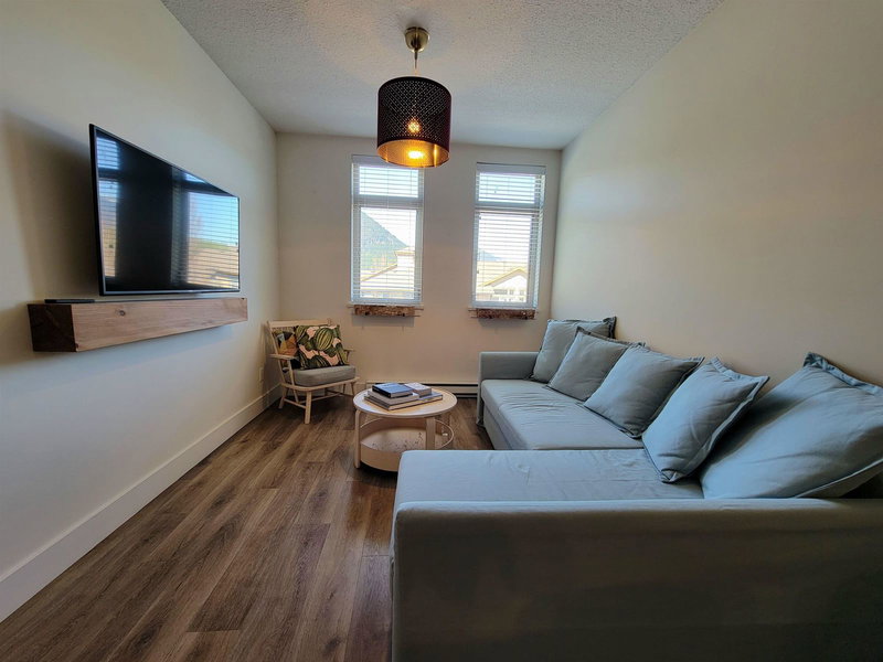 305 - 7330 Arbutus Street, Pemberton, V0N 2L1 | Image 3