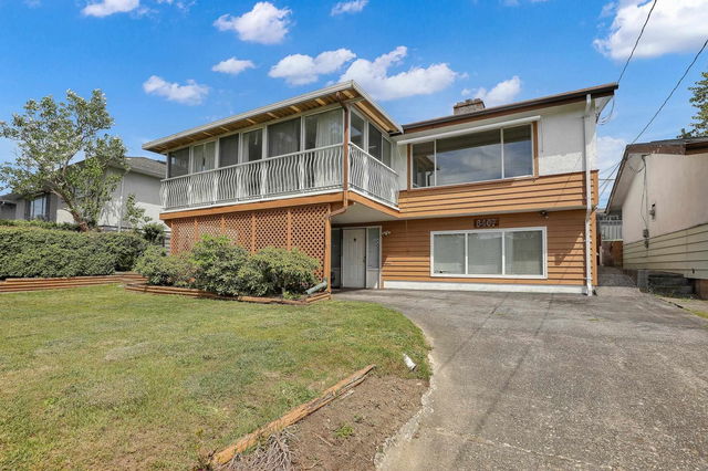 6407 Lougheed Highway