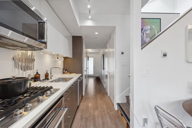 605 - 417 Great Northern Way